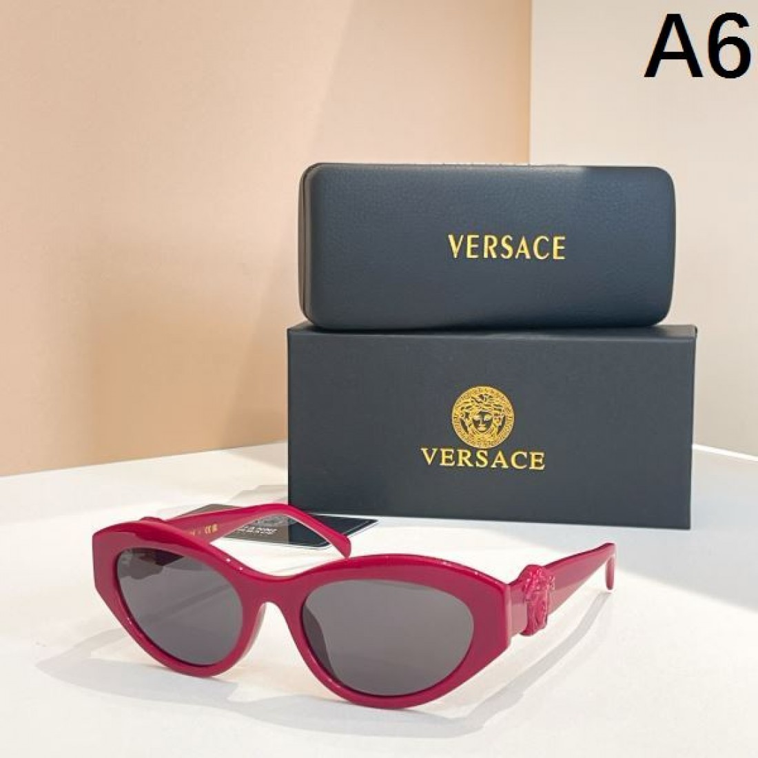 華やかでダイナミックな VERSACE ヴェルサーチェ コピー サングラス