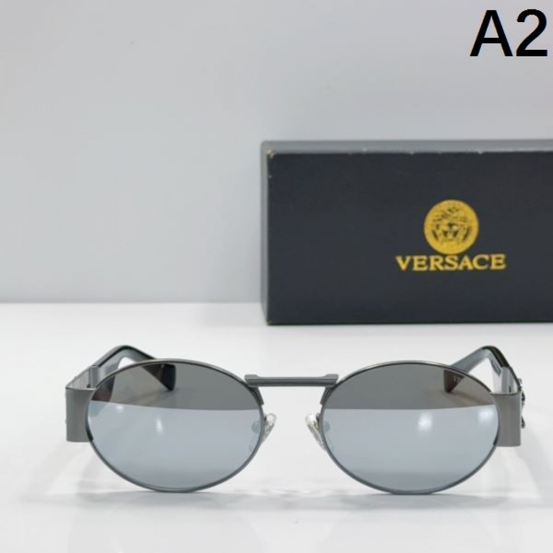 洗練美と重厚感が融合した ヴェルサーチェ コピー サングラス VERSACE 