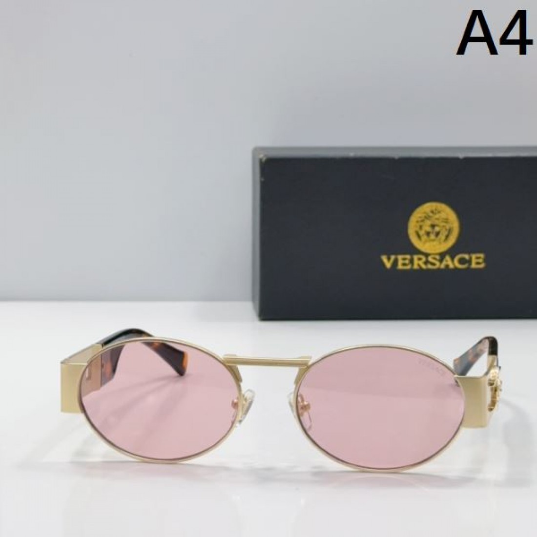 洗練美と重厚感が融合した ヴェルサーチェ コピー サングラス VERSACE 