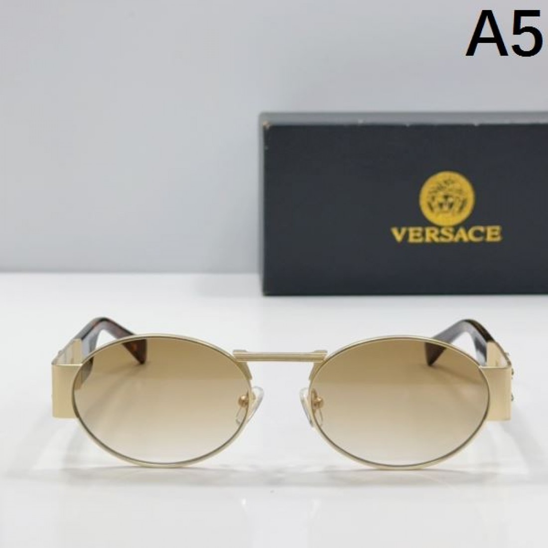 洗練美と重厚感が融合した ヴェルサーチェ コピー サングラス VERSACE 