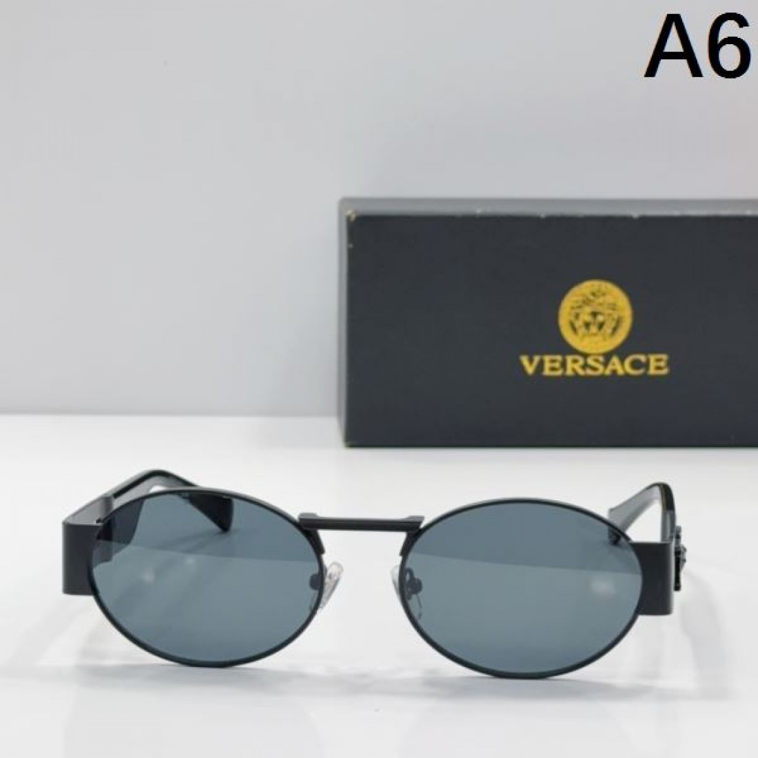 洗練美と重厚感が融合した ヴェルサーチェ コピー サングラス VERSACE 