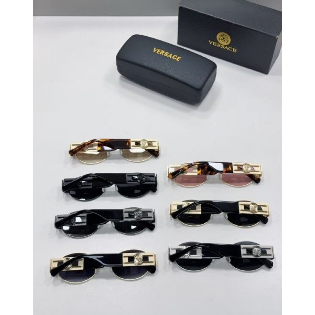洗練美と重厚感が融合した ヴェルサーチェ コピー サングラス VERSACE 