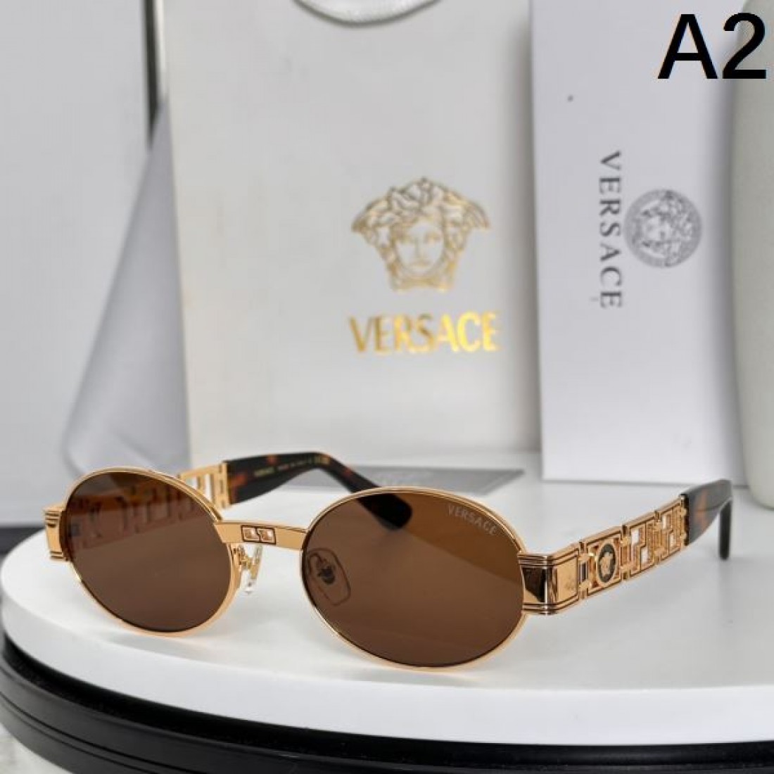 VERSACE 上質で個性的なスタイルを演出する ヴェルサーチェ コピー サングラス