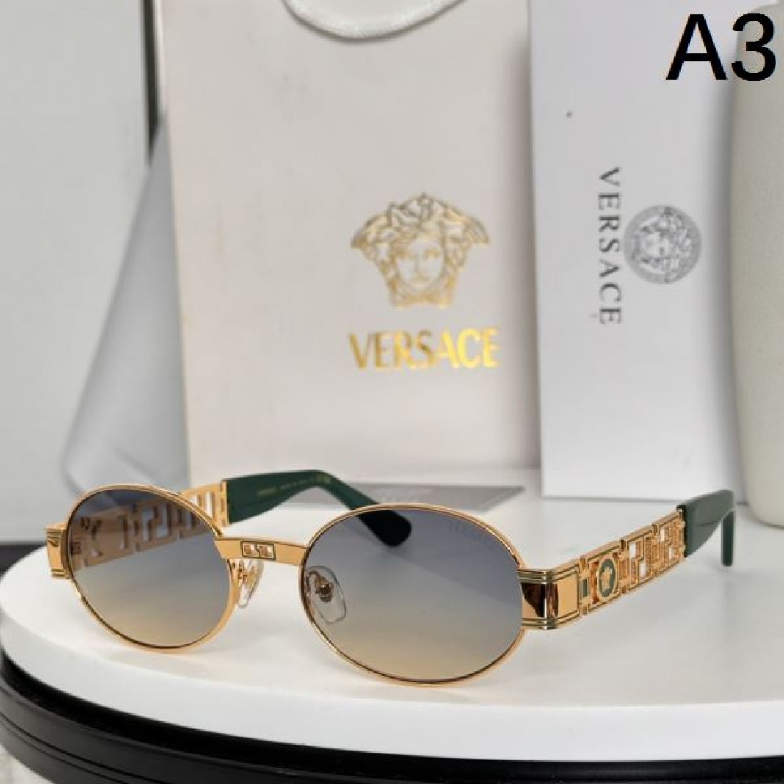 VERSACE 上質で個性的なスタイルを演出する ヴェルサーチェ コピー サングラス