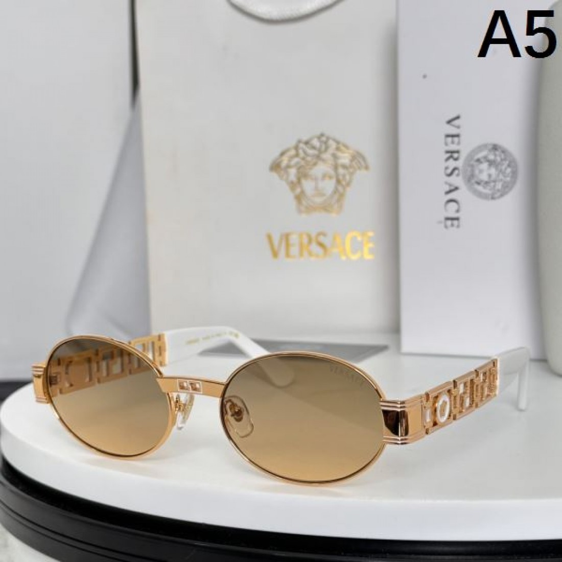 VERSACE 上質で個性的なスタイルを演出する ヴェルサーチェ コピー サングラス