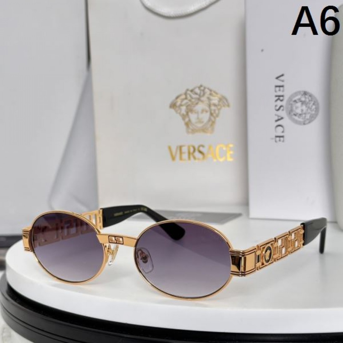 VERSACE 上質で個性的なスタイルを演出する ヴェルサーチェ コピー サングラス