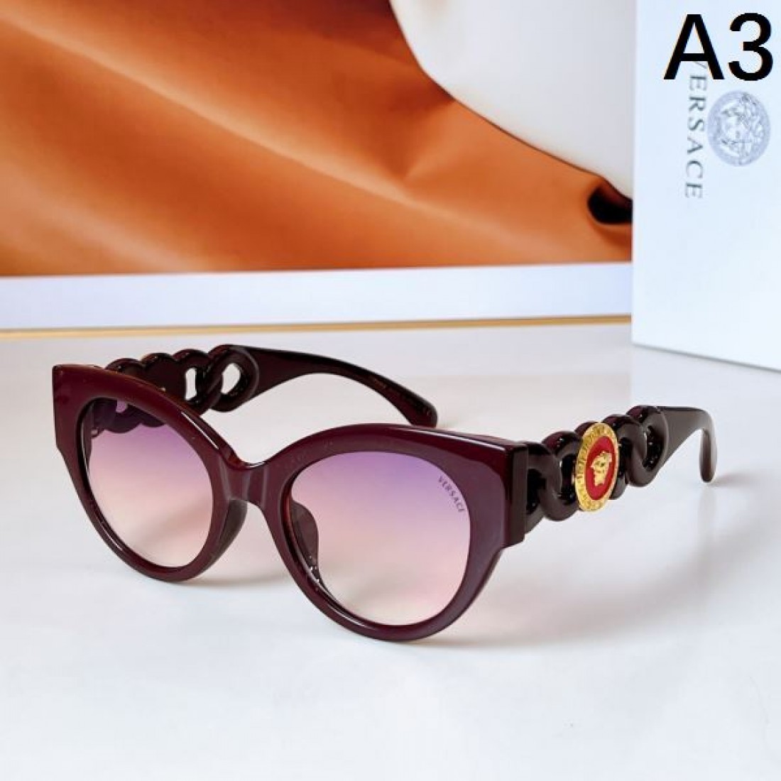 エネルギッシュでスタイリッシュな VERSACE ヴェルサーチェ コピー サングラス 