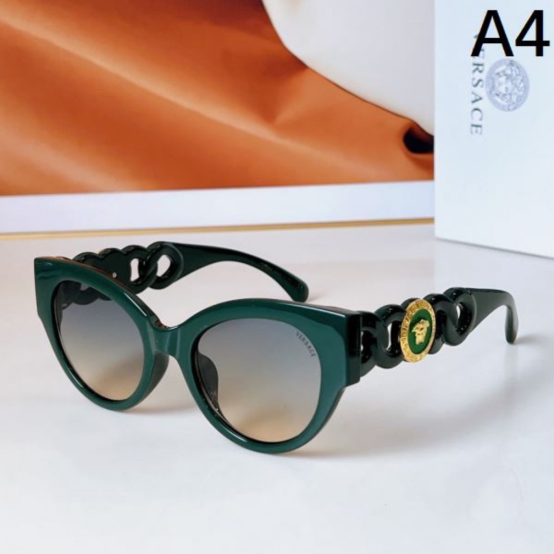 エネルギッシュでスタイリッシュな VERSACE ヴェルサーチェ コピー サングラス 