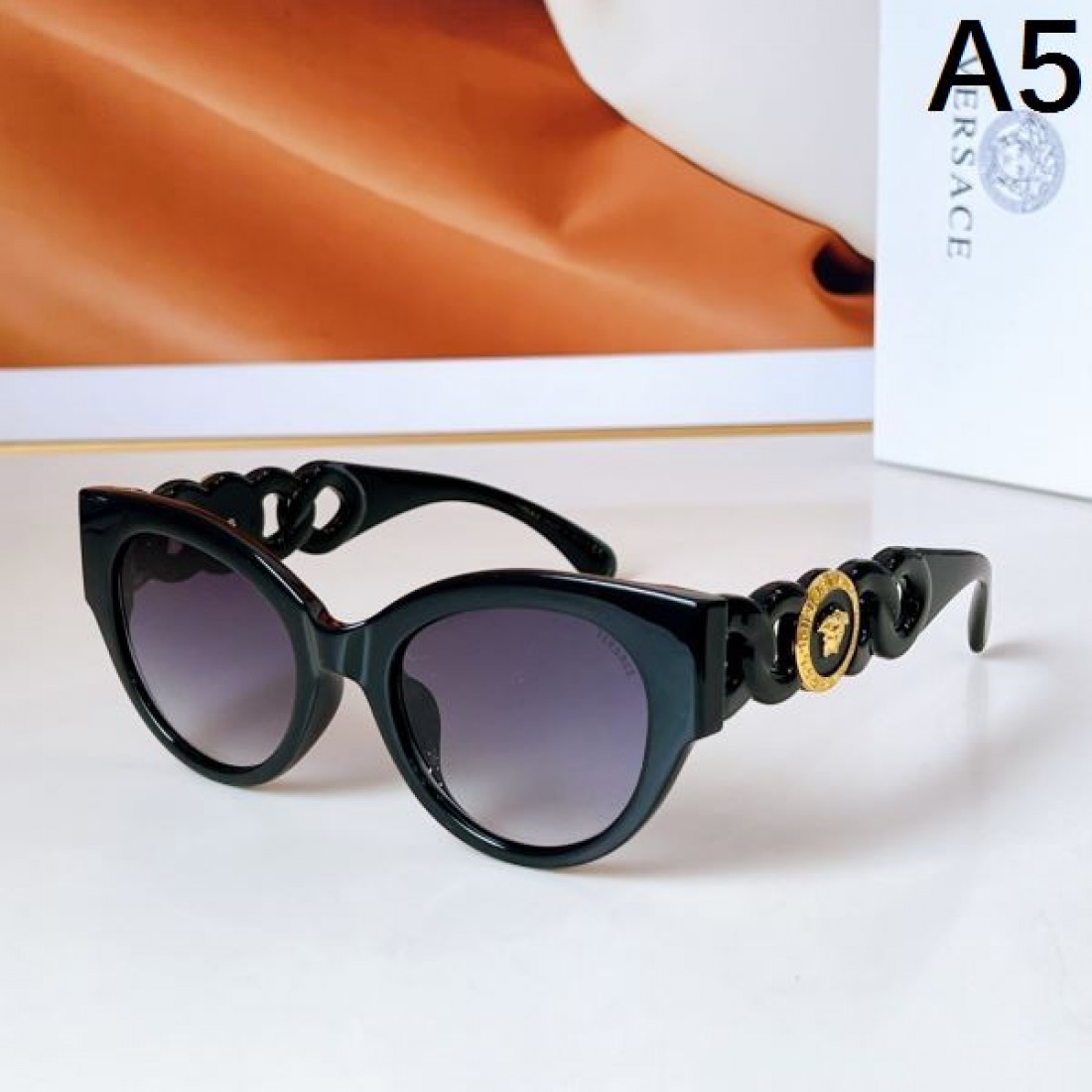 エネルギッシュでスタイリッシュな VERSACE ヴェルサーチェ コピー サングラス 