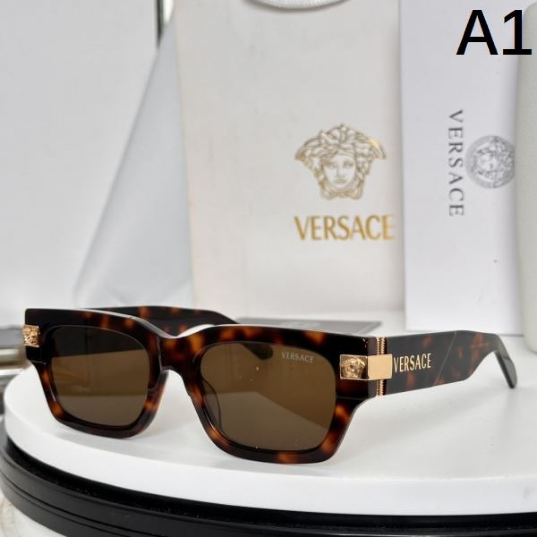力強く洗練された スタイル ヴェルサーチェ コピー サングラス VERSACE
