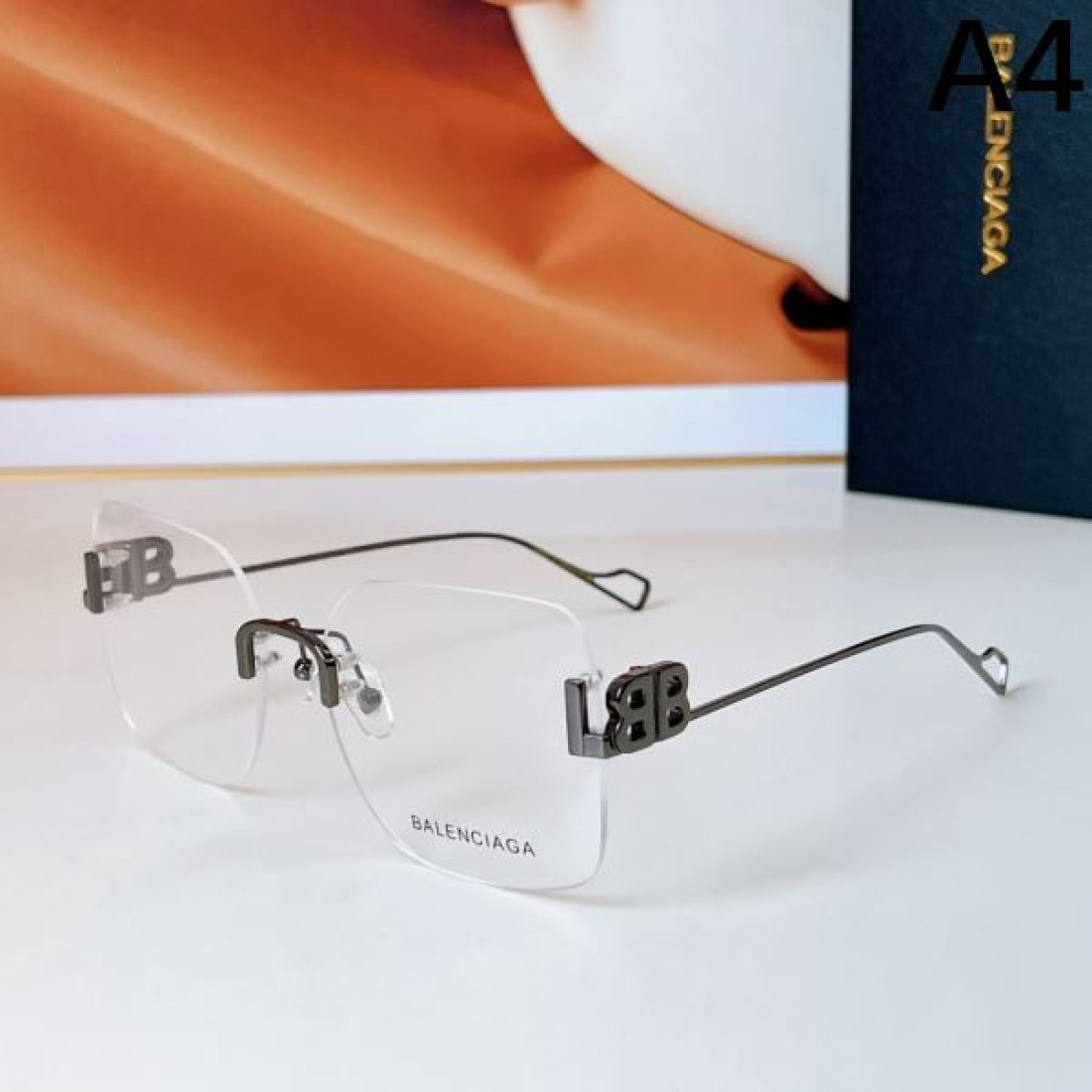 上品 透明感あふれる BALENCIAGA バレンシアガ スーパーコピー 透明サングラス 