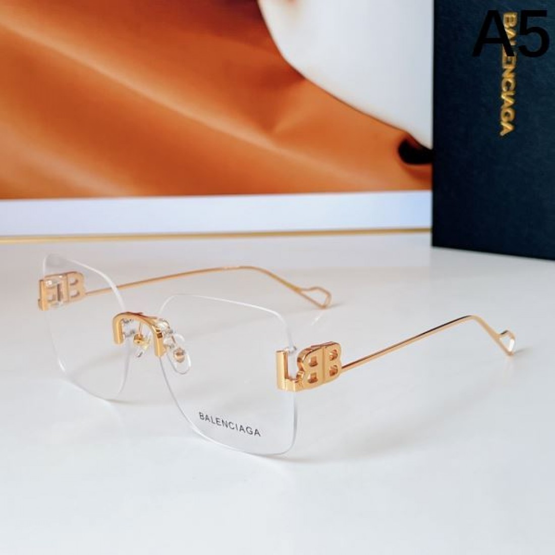 上品 透明感あふれる BALENCIAGA バレンシアガ スーパーコピー 透明サングラス 