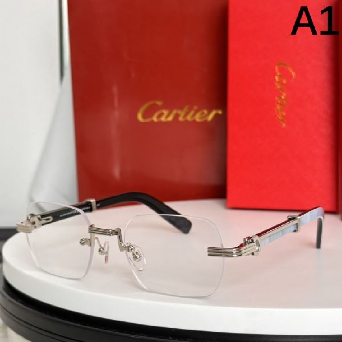 上品 重厚感のある CARTIER カルティエ コピー 透明サングラス