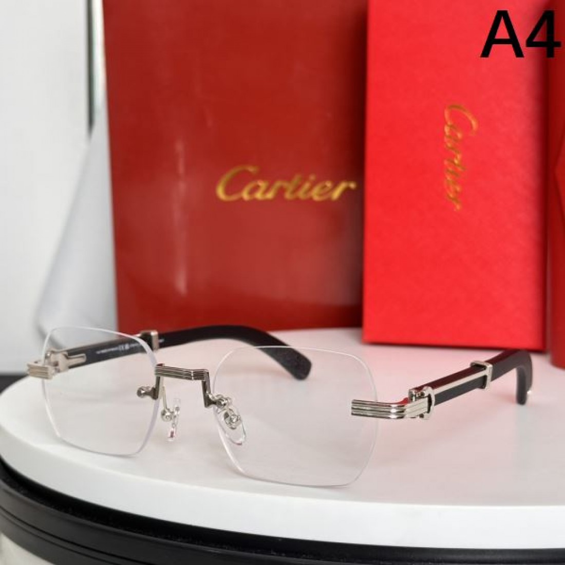 上品 重厚感のある CARTIER カルティエ コピー 透明サングラス 