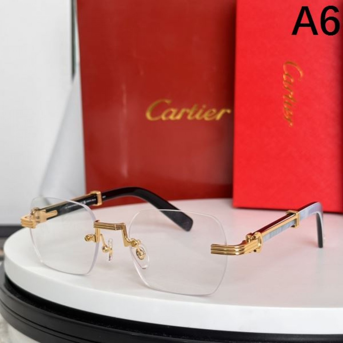 上品 重厚感のある CARTIER カルティエ コピー 透明サングラス 