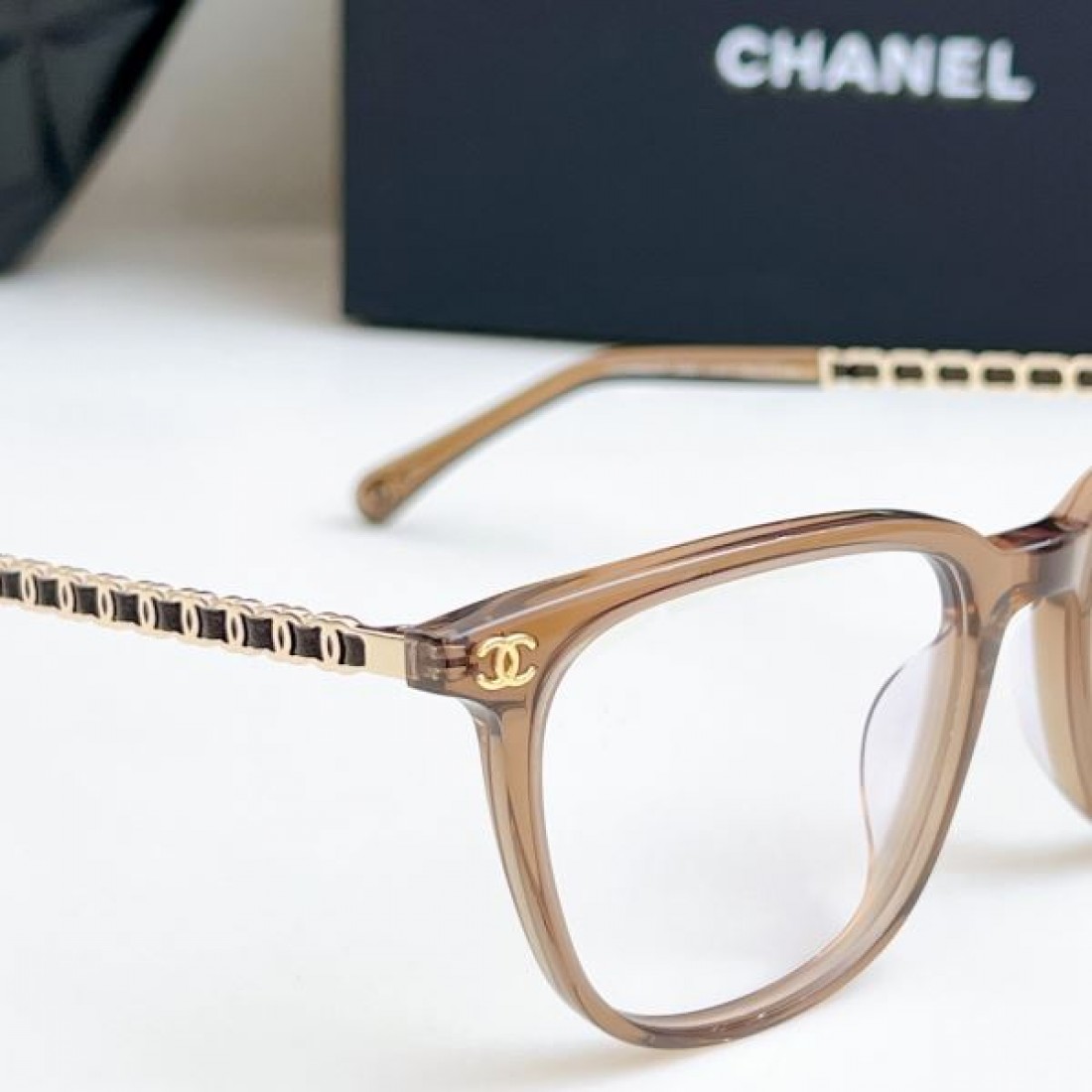 CHANEL シャネル コピー 透明サングラス 鮮やか 立体感のある 