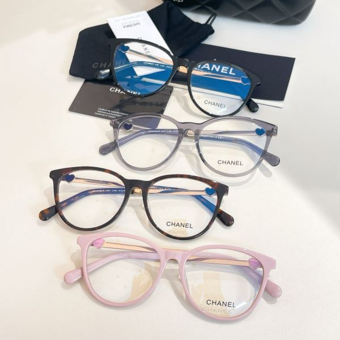 CHANEL シャネル コピー 透明サングラス ラグジュアリーな印象
