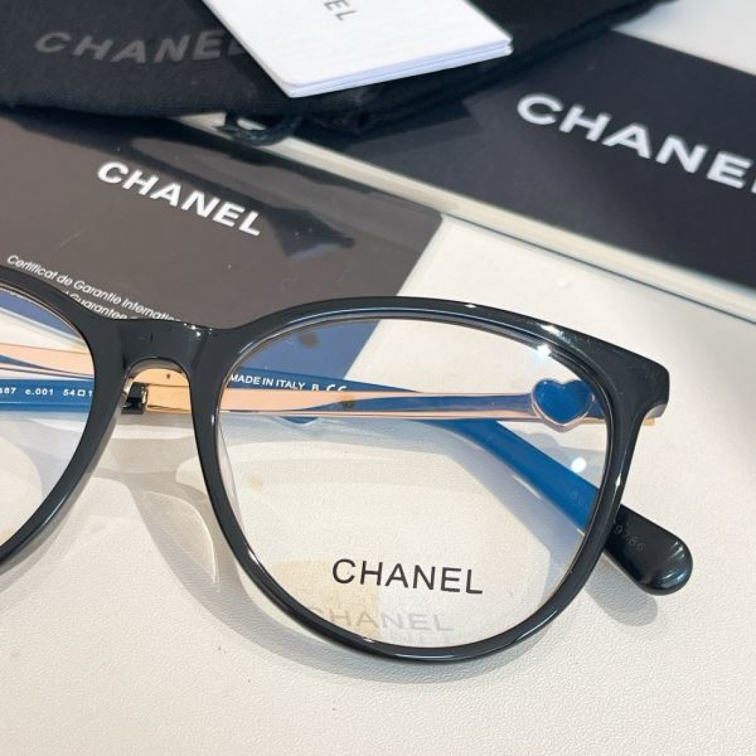 CHANEL シャネル コピー 透明サングラス ラグジュアリーな印象