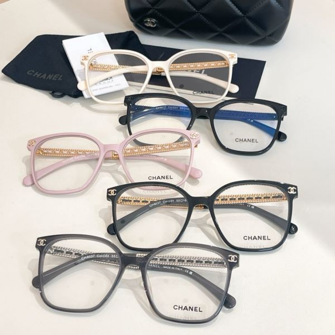 CHANEL 端麗でモダンな輝き放つ シャネル コピー 透明サングラス