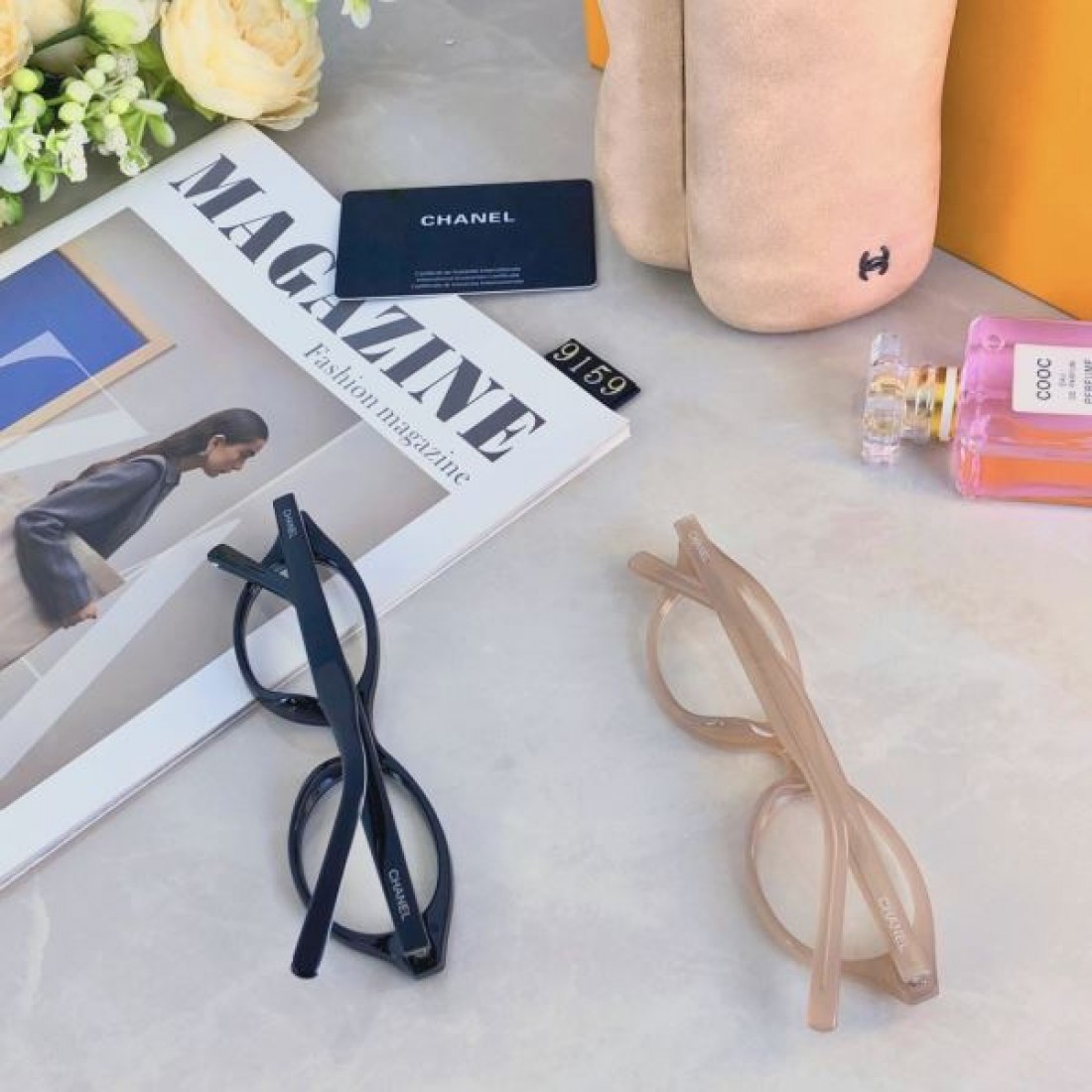 シャネル コピー 透明サングラス CHANEL 洒脱で精緻なディテールが魅力