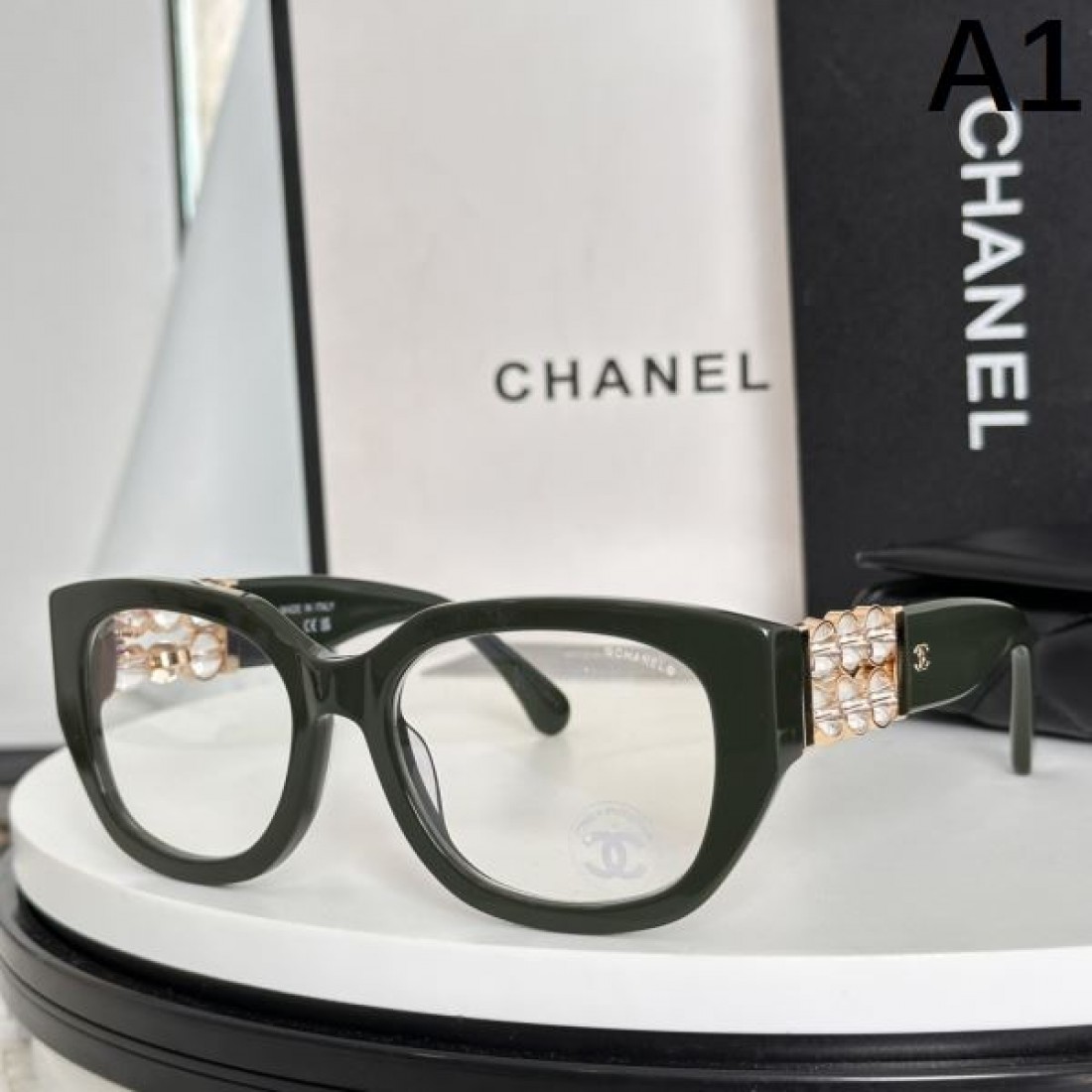 ダイナミックな CHANEL エッセンス香る シャネル コピー 透明サングラス