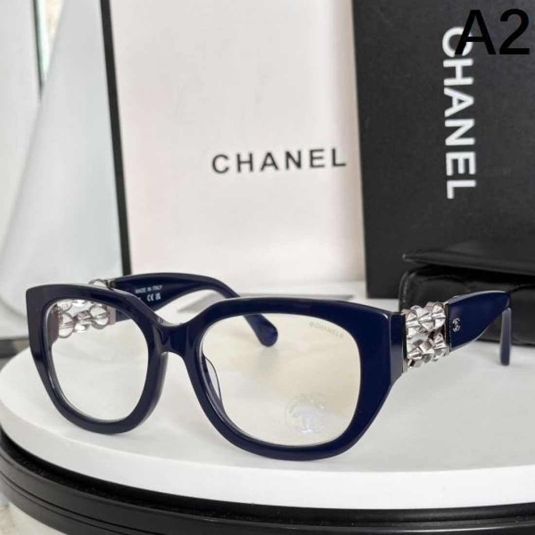 ダイナミックな CHANEL エッセンス香る シャネル コピー 透明サングラス