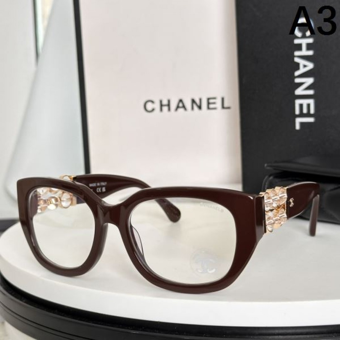 ダイナミックな CHANEL エッセンス香る シャネル コピー 透明サングラス