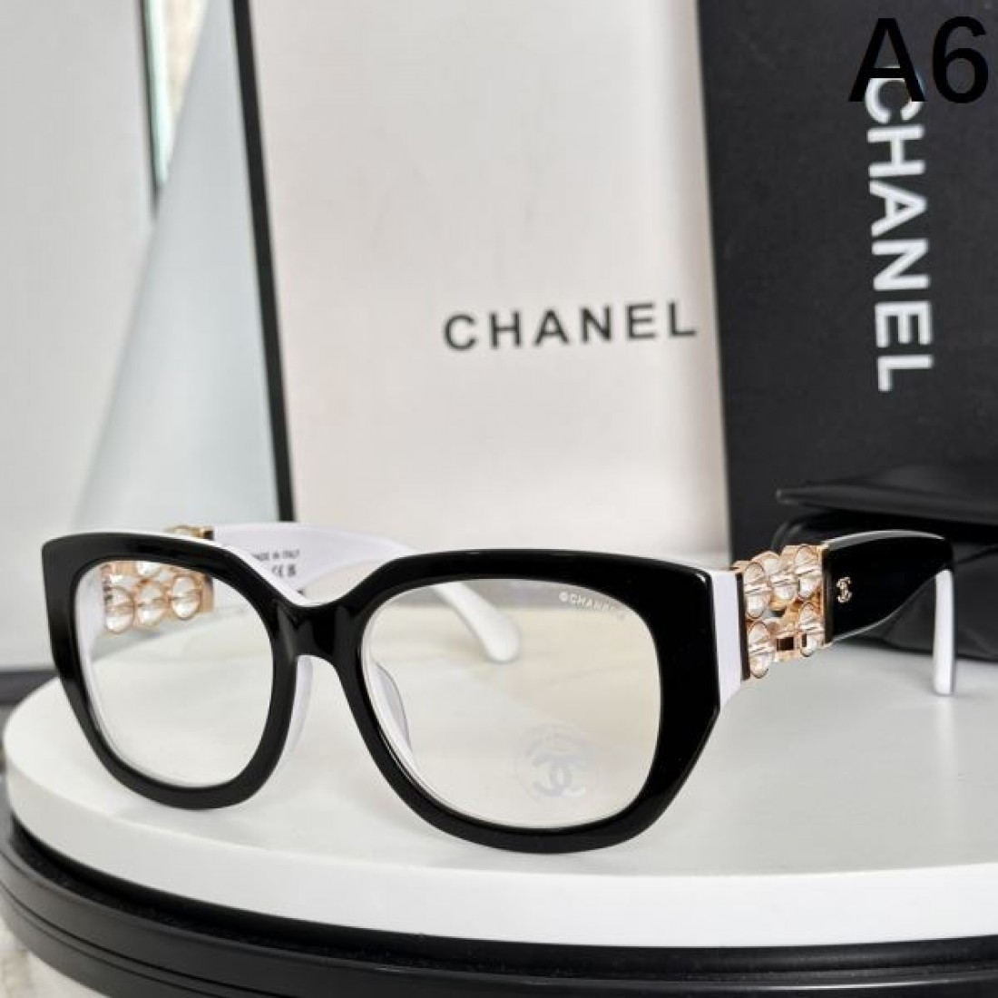 ダイナミックな CHANEL エッセンス香る シャネル コピー 透明サングラス