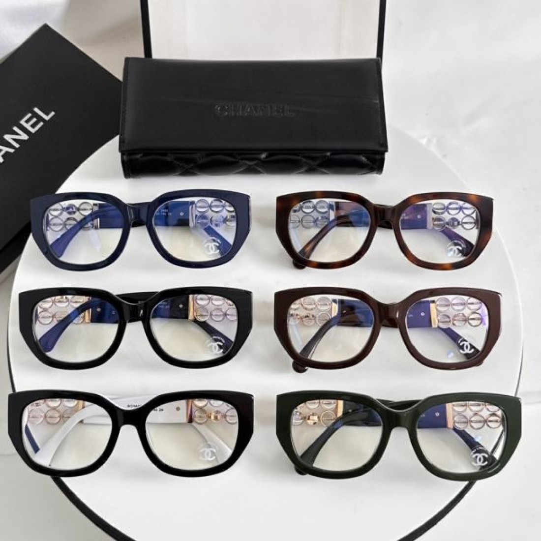 ダイナミックな CHANEL エッセンス香る シャネル コピー 透明サングラス