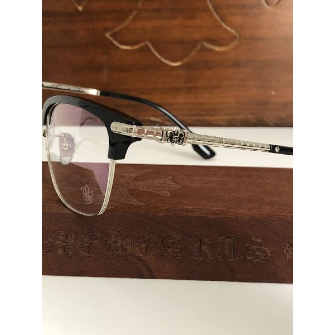 個性的 CHROME HEARTS クロムハーツ コピー 透明サングラス 魅惑的な