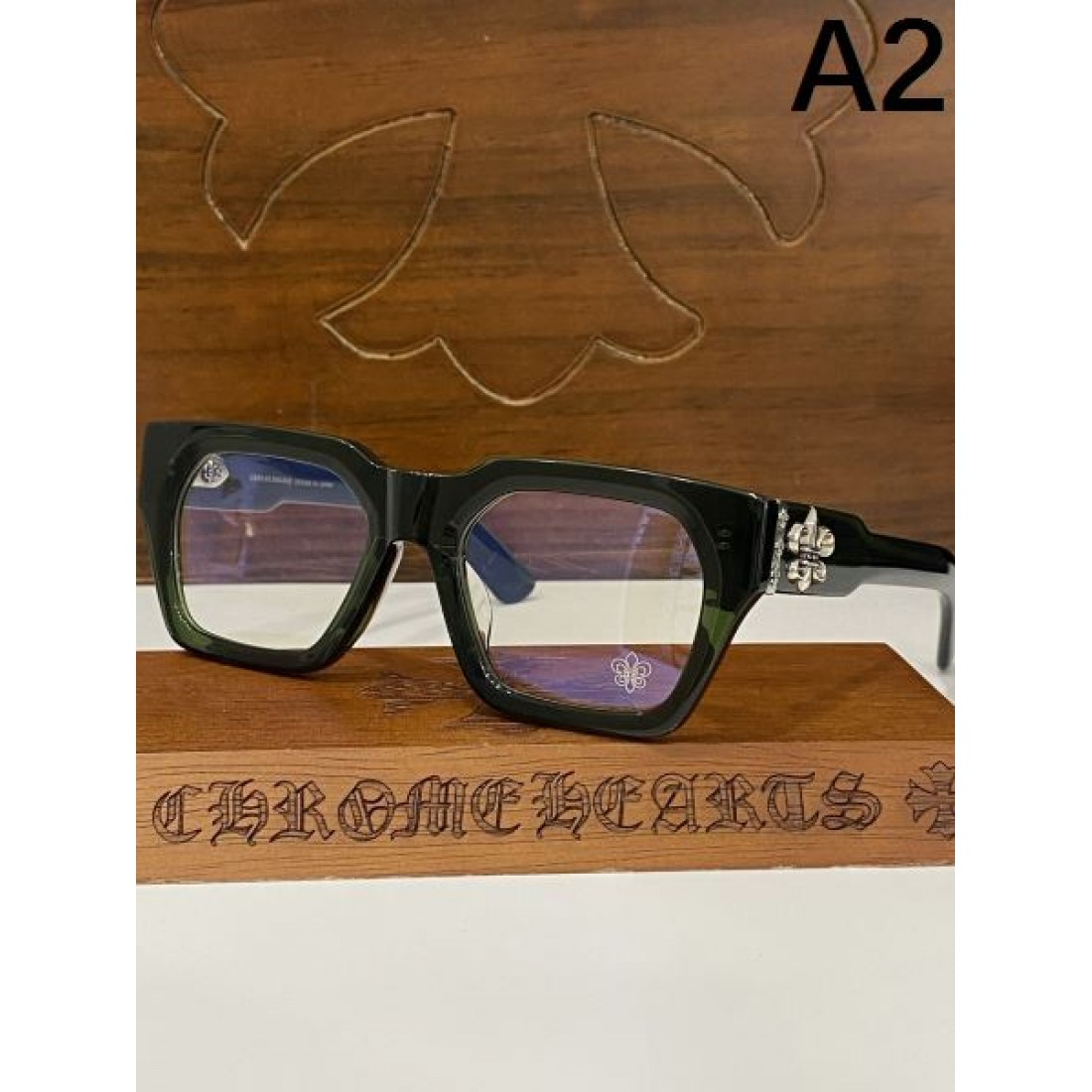 端正で力強い クロムハーツ コピー 透明サングラス CHROME HEARTS スタイル