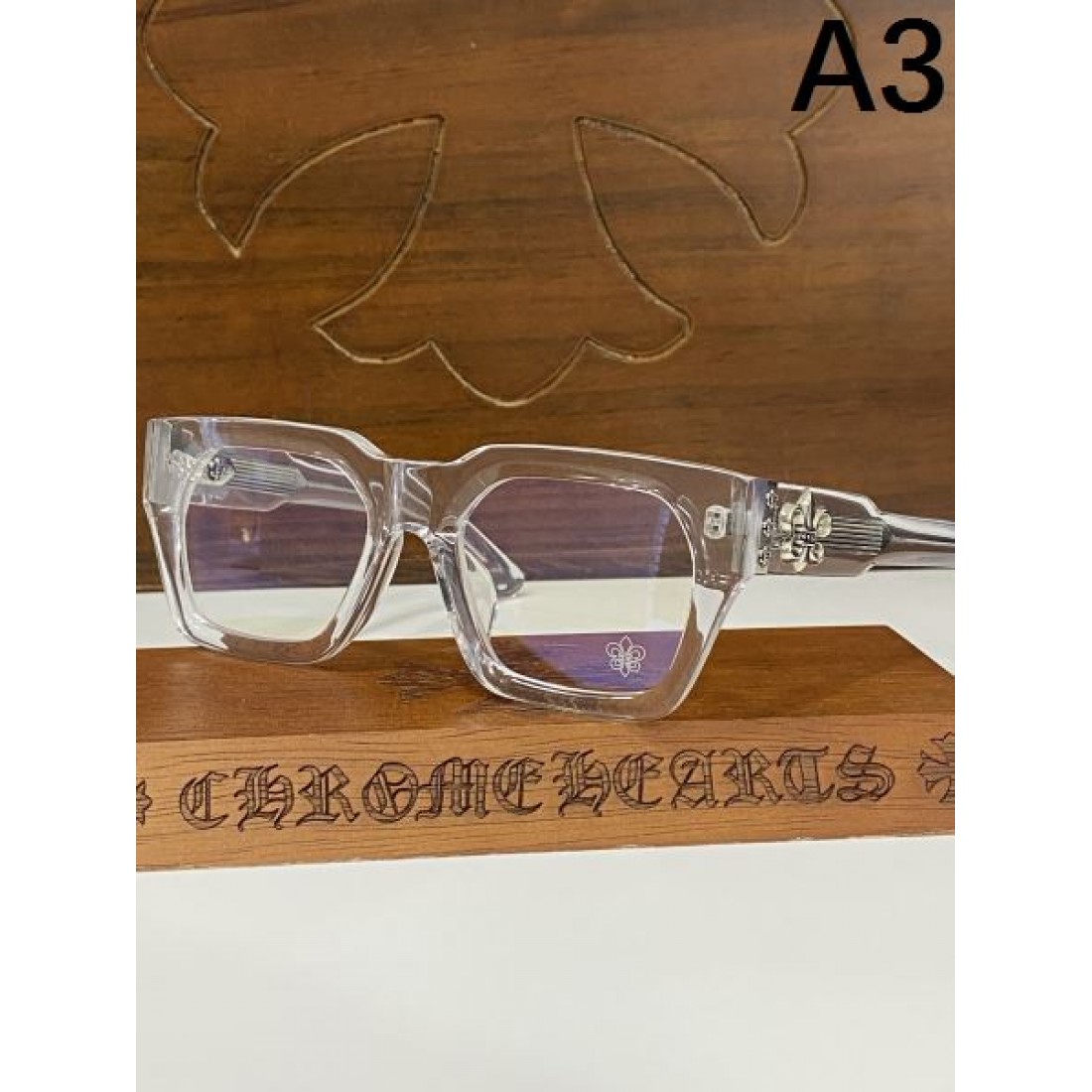 端正で力強い クロムハーツ コピー 透明サングラス CHROME HEARTS スタイル