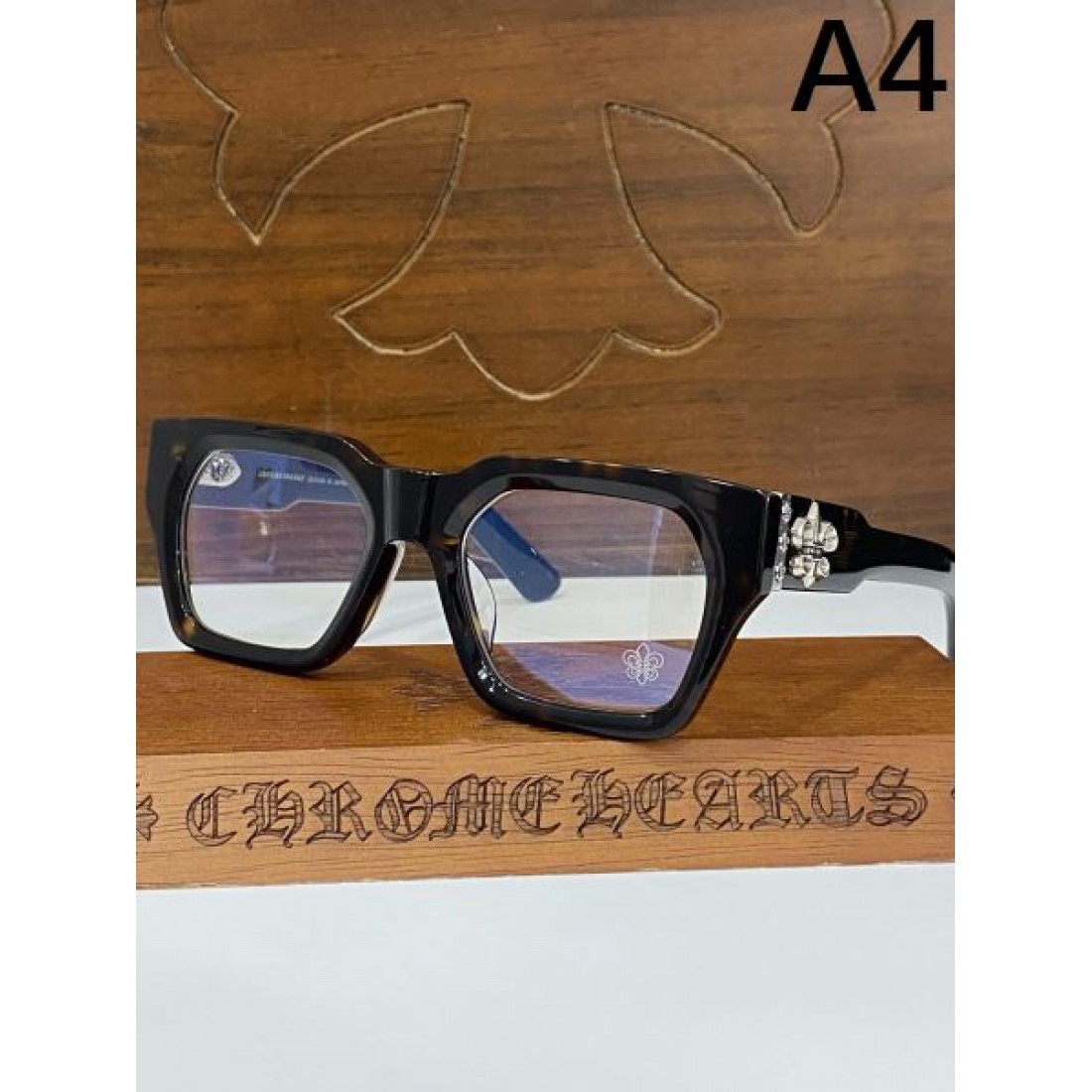 端正で力強い クロムハーツ コピー 透明サングラス CHROME HEARTS スタイル