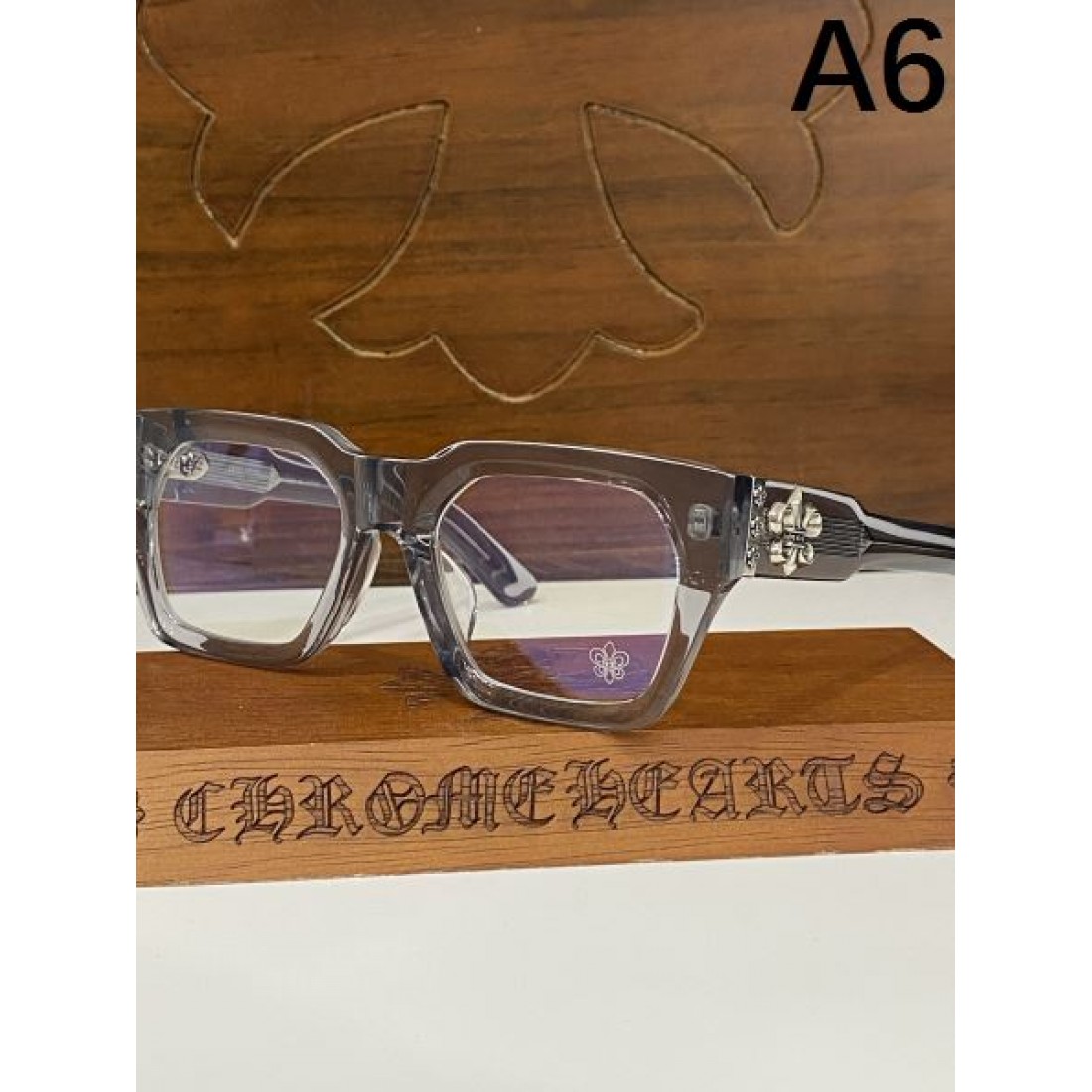 端正で力強い クロムハーツ コピー 透明サングラス CHROME HEARTS スタイル