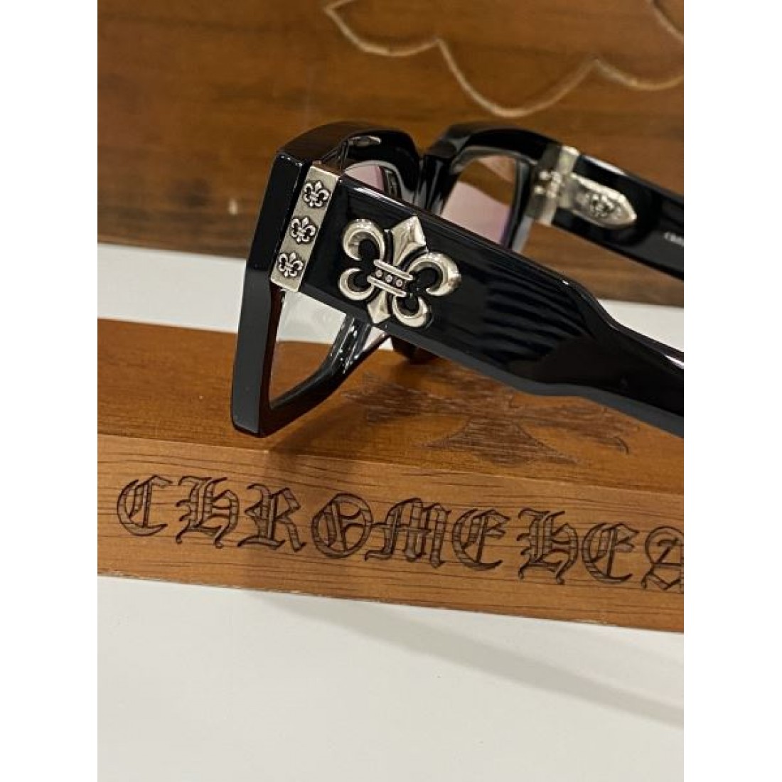 端正で力強い クロムハーツ コピー 透明サングラス CHROME HEARTS スタイル