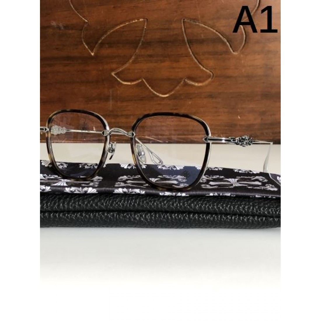 クロムハーツ コピー 透明サングラス CHROME HEARTS モード 個性的な印象に