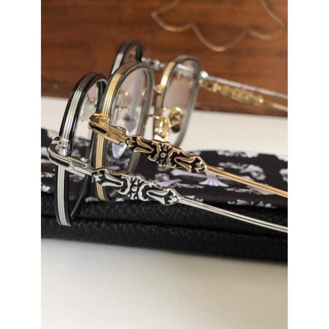 クロムハーツ コピー 透明サングラス CHROME HEARTS モード 個性的な印象に