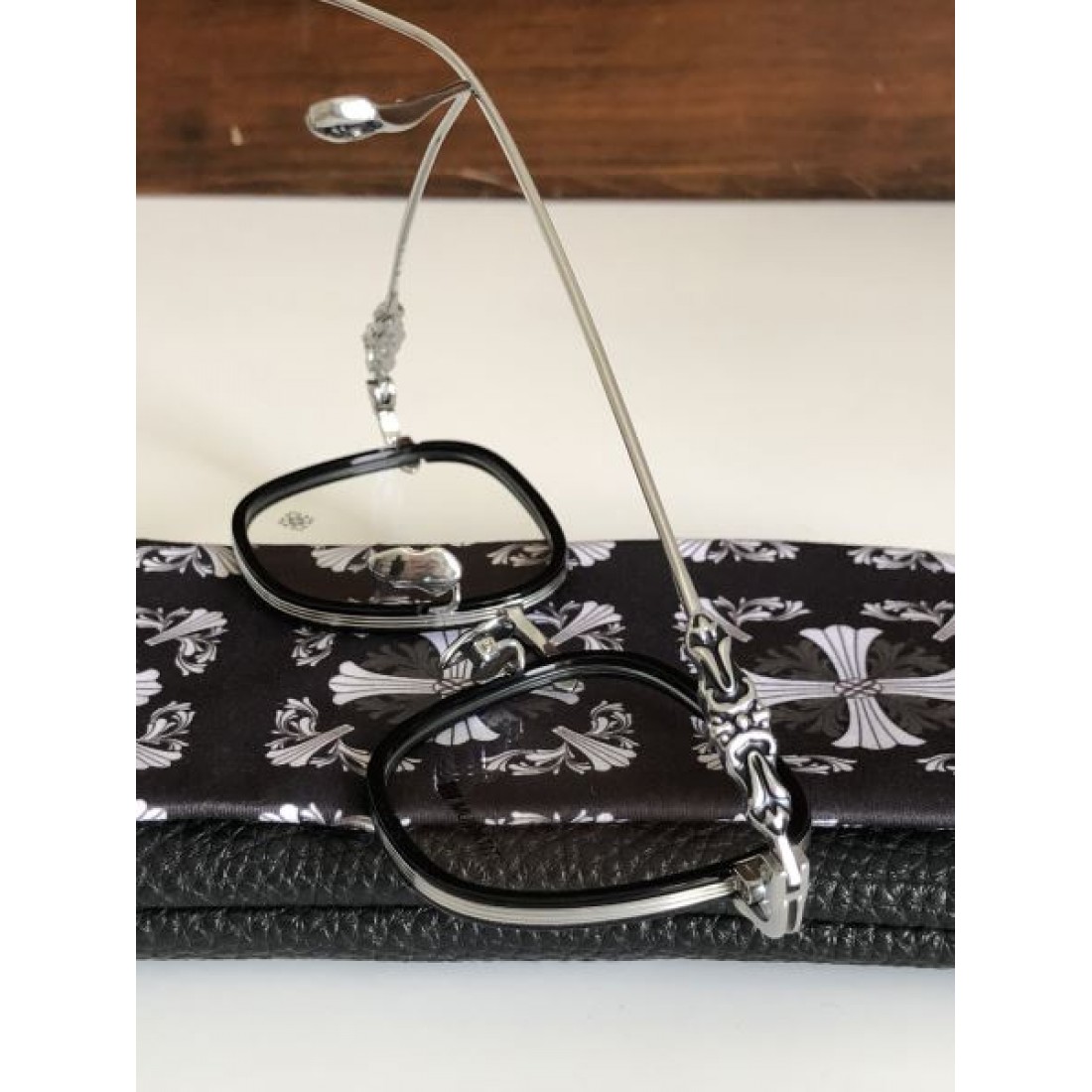 クロムハーツ コピー 透明サングラス CHROME HEARTS モード 個性的な印象に