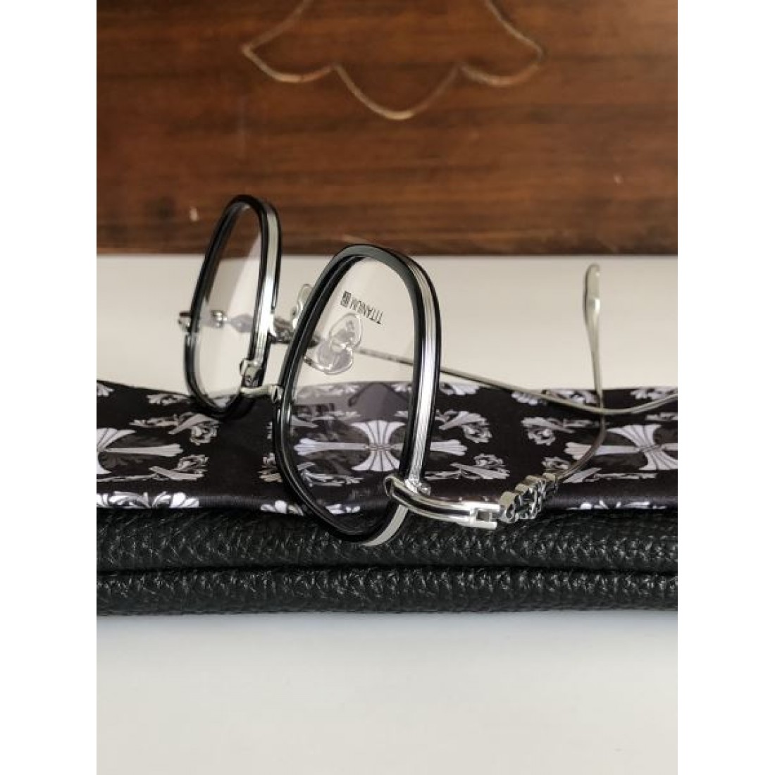 クロムハーツ コピー 透明サングラス CHROME HEARTS モード 個性的な印象に