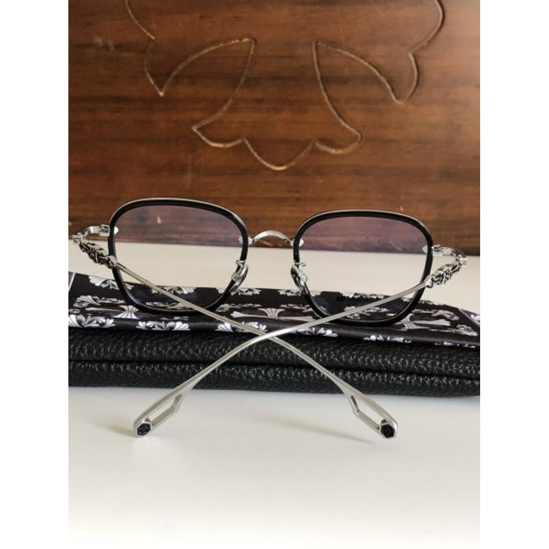 クロムハーツ コピー 透明サングラス CHROME HEARTS モード 個性的な印象に