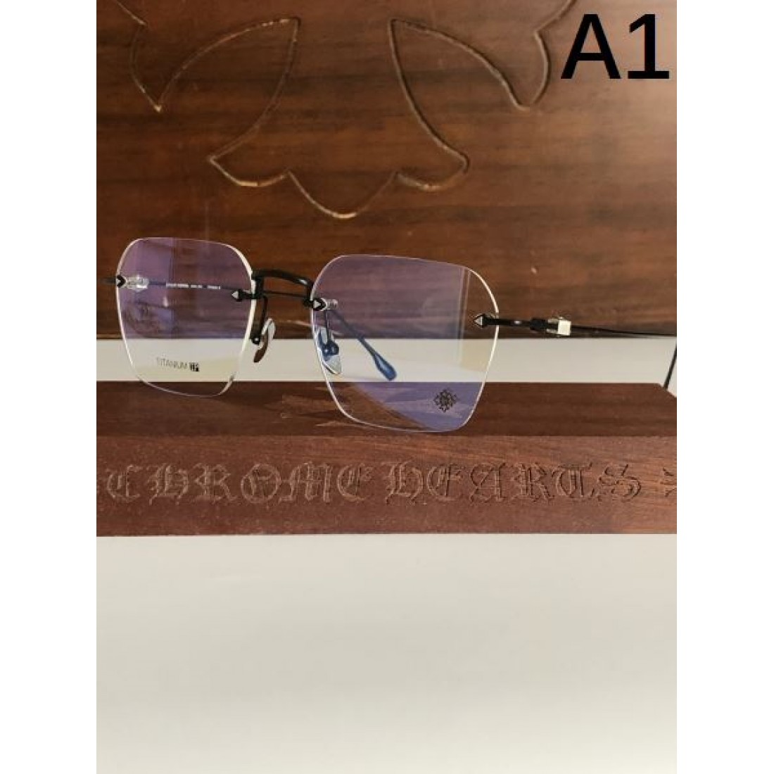 大胆でスタイリッシュな CHROME HEARTS クロムハーツ コピー 透明サングラス