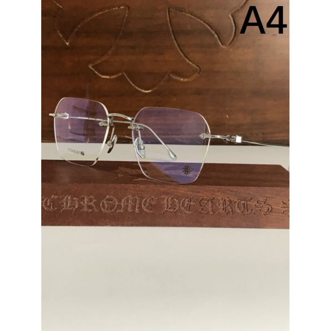 大胆でスタイリッシュな CHROME HEARTS クロムハーツ コピー 透明サングラス