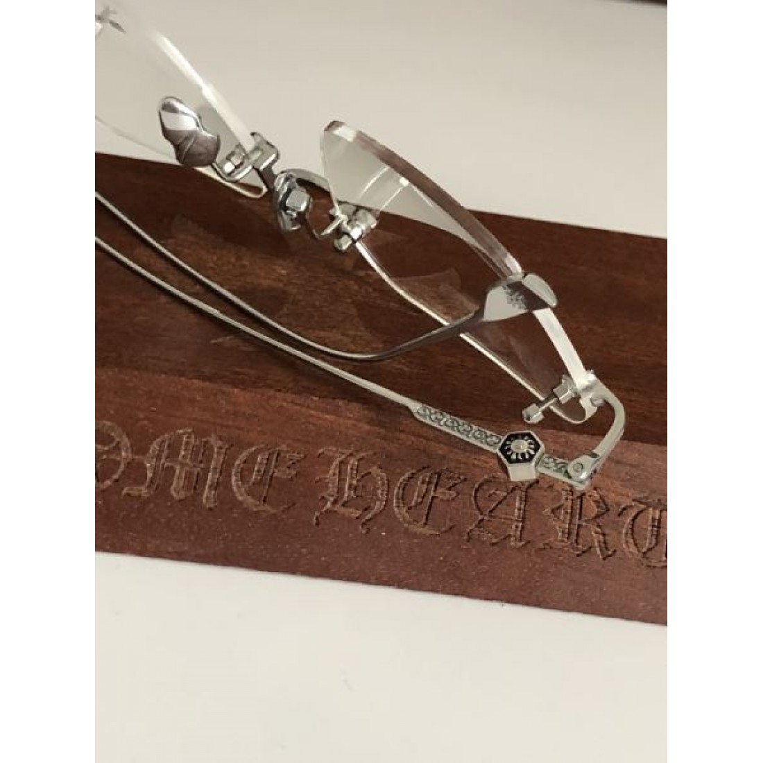 大胆でスタイリッシュな CHROME HEARTS クロムハーツ コピー 透明サングラス
