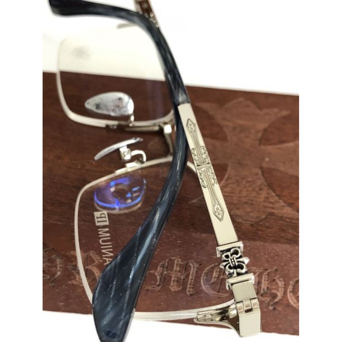 優美かつ クールな クロムハーツ コピー 透明サングラス CHROME HEARTS
