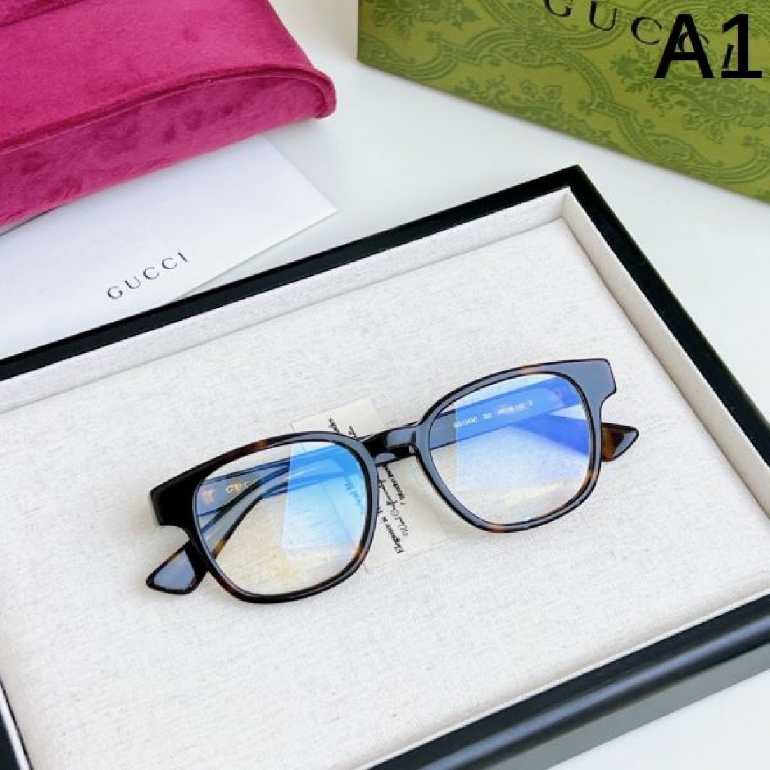エッジィで魅力的な GUCCI グッチ コピー 透明サングラス 軽やかな