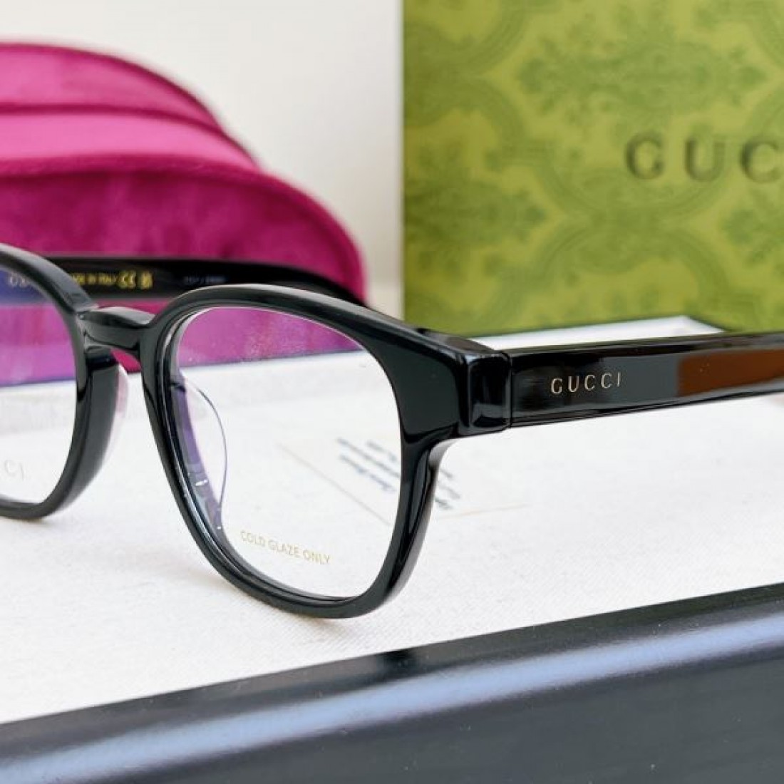  エッジィで魅力的な GUCCI グッチ コピー 透明サングラス 軽やかな