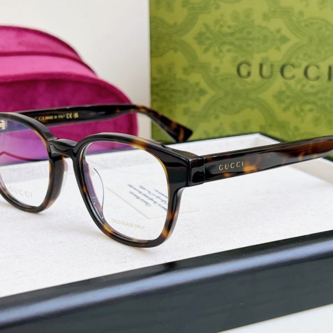  エッジィで魅力的な GUCCI グッチ コピー 透明サングラス 軽やかな