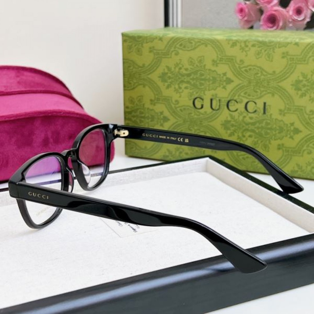  エッジィで魅力的な GUCCI グッチ コピー 透明サングラス 軽やかな