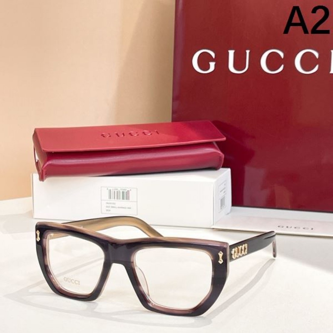 GUCCI グッチ コピー 透明サングラス ラグジュアリーで斬新なデザイン