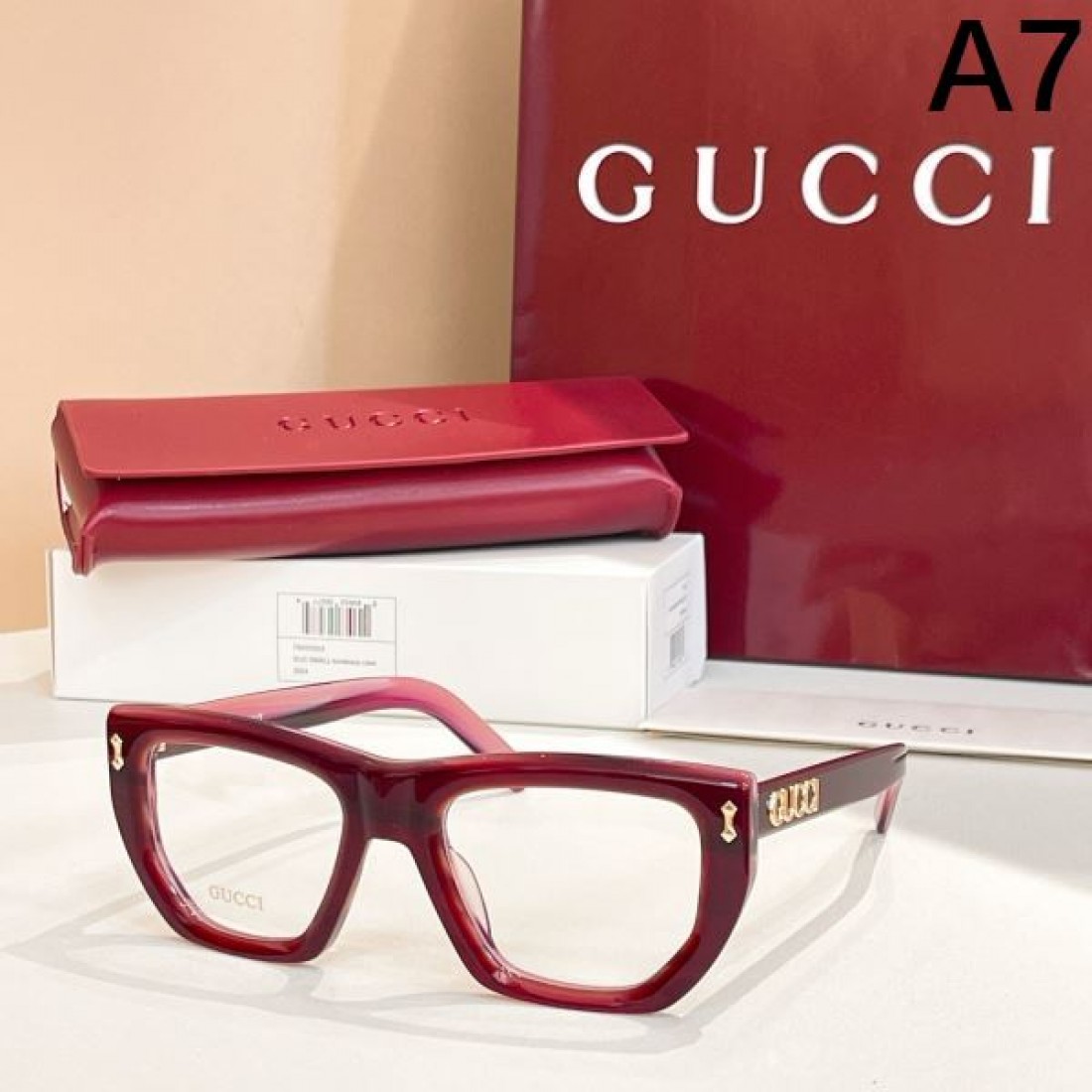 GUCCI グッチ コピー 透明サングラス ラグジュアリーで斬新なデザイン